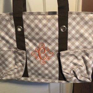 Zip top utility tote